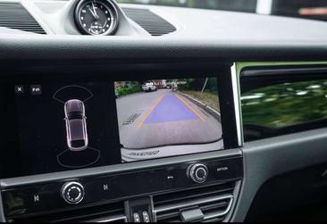Porsche Macan — photo 27