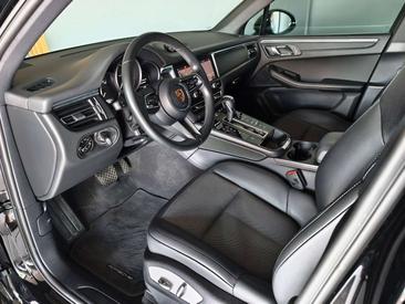 Porsche Macan — photo 8