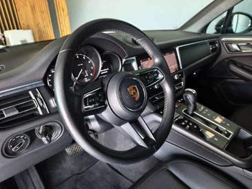 Porsche Macan — photo 9