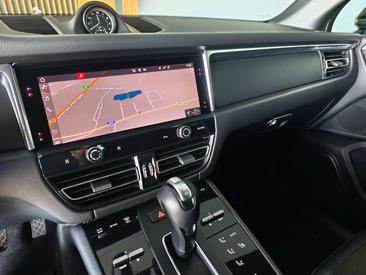 Porsche Macan — photo 10