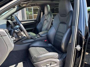 Porsche Cayenne S — photo 13