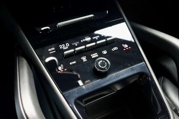 Porsche Cayenne E-Hybrid — photo 27