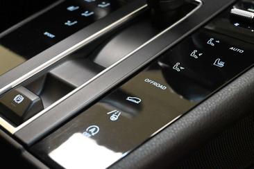 Porsche Macan — photo 8