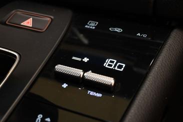 Porsche Macan — photo 10