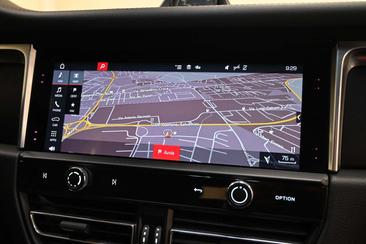Porsche Macan — photo 11