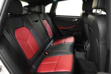 Porsche Macan — photo 15