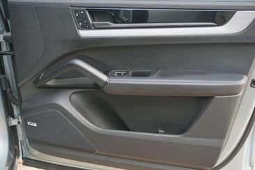 Porsche Cayenne S E-Hybrid — photo 21