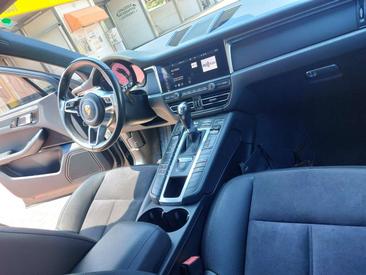 Porsche Macan — photo 12
