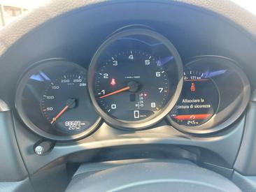 Porsche Macan — photo 19