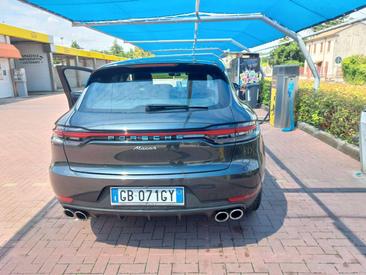 Porsche Macan — photo 23