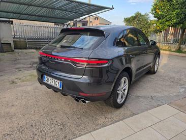 Porsche Macan — photo 36
