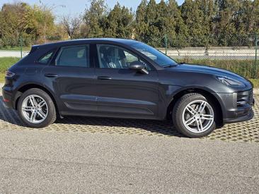 Porsche Macan — photo 49
