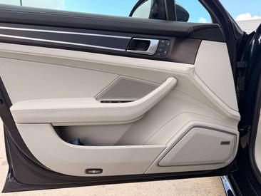 Porsche Panamera 4 E-Hybrid — photo 9