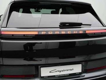 Porsche Cayenne Electric — photo 11