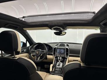 Porsche Cayenne Turbo — photo 6