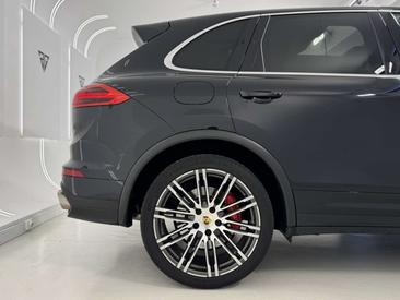 Porsche Cayenne Turbo — photo 12