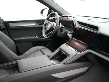 Porsche Cayenne Electric — photo 15