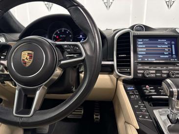 Porsche Cayenne Turbo — photo 16