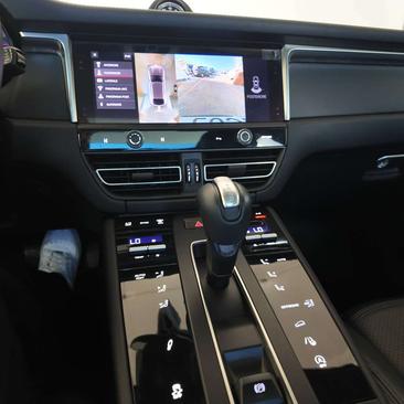 Porsche Macan — photo 5