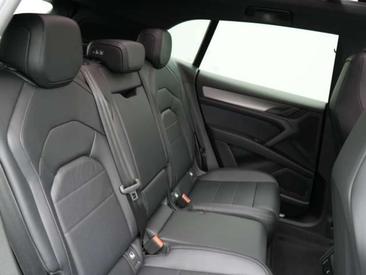 Porsche Cayenne Electric — photo 17