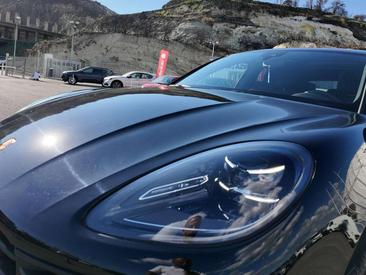 Porsche Macan — photo 6