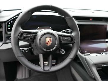 Porsche Cayenne Electric — photo 18