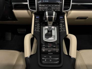Porsche Cayenne Turbo — photo 23