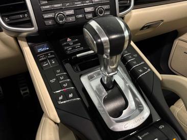 Porsche Cayenne Turbo — photo 24