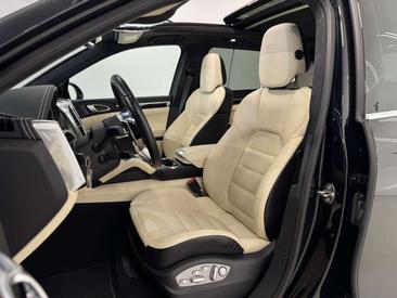 Porsche Cayenne Turbo — photo 27