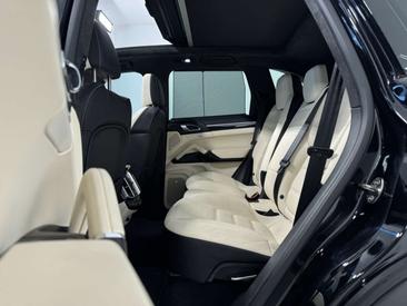 Porsche Cayenne Turbo — photo 31