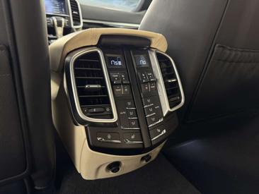 Porsche Cayenne Turbo — photo 33