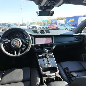 Porsche Macan — photo 10