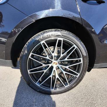 Porsche Macan — photo 13