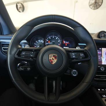 Porsche Macan — photo 14