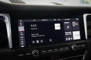 Porsche Macan I S — photo 18