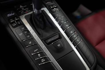 Porsche Macan I S — photo 29