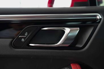 Porsche Macan I S — photo 32
