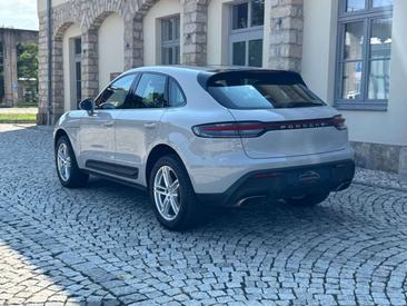 Porsche Macan — photo 17