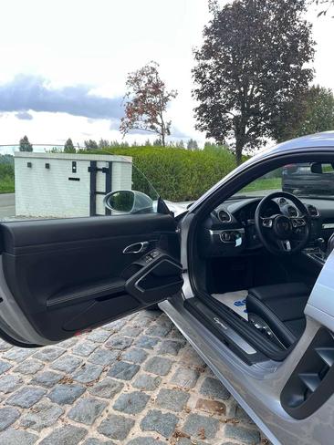 Porsche 718 Cayman — photo 12