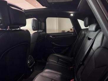 Porsche Macan — photo 15