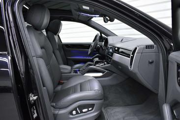 Porsche Cayenne Turbo — photo 13