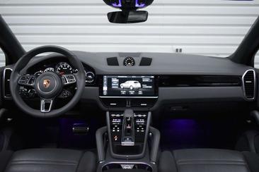 Porsche Cayenne Turbo — photo 18