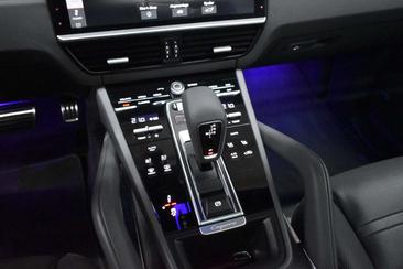 Porsche Cayenne Turbo — photo 19