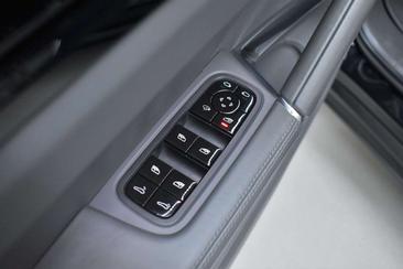 Porsche Cayenne Turbo — photo 26