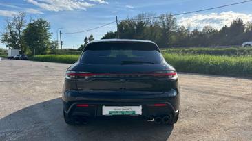 Porsche Macan — photo 6