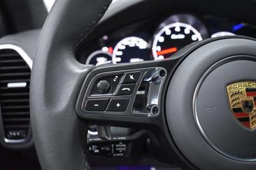 Porsche Cayenne Turbo — photo 28