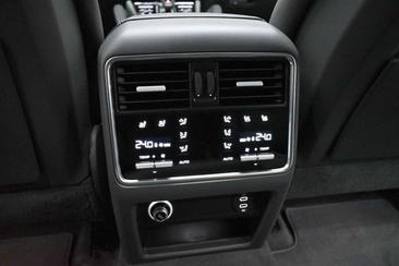 Porsche Cayenne Turbo — photo 31