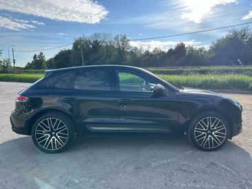 Porsche Macan — photo 7