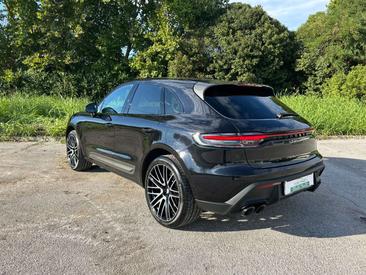 Porsche Macan — photo 8