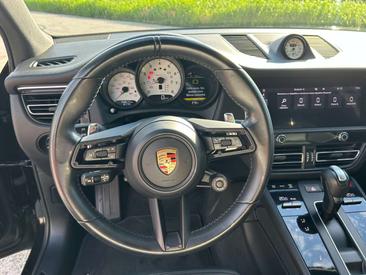 Porsche Macan — photo 9